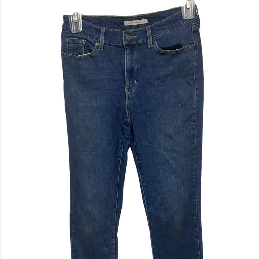 Levi Classic Straight Jeans. Size 6.